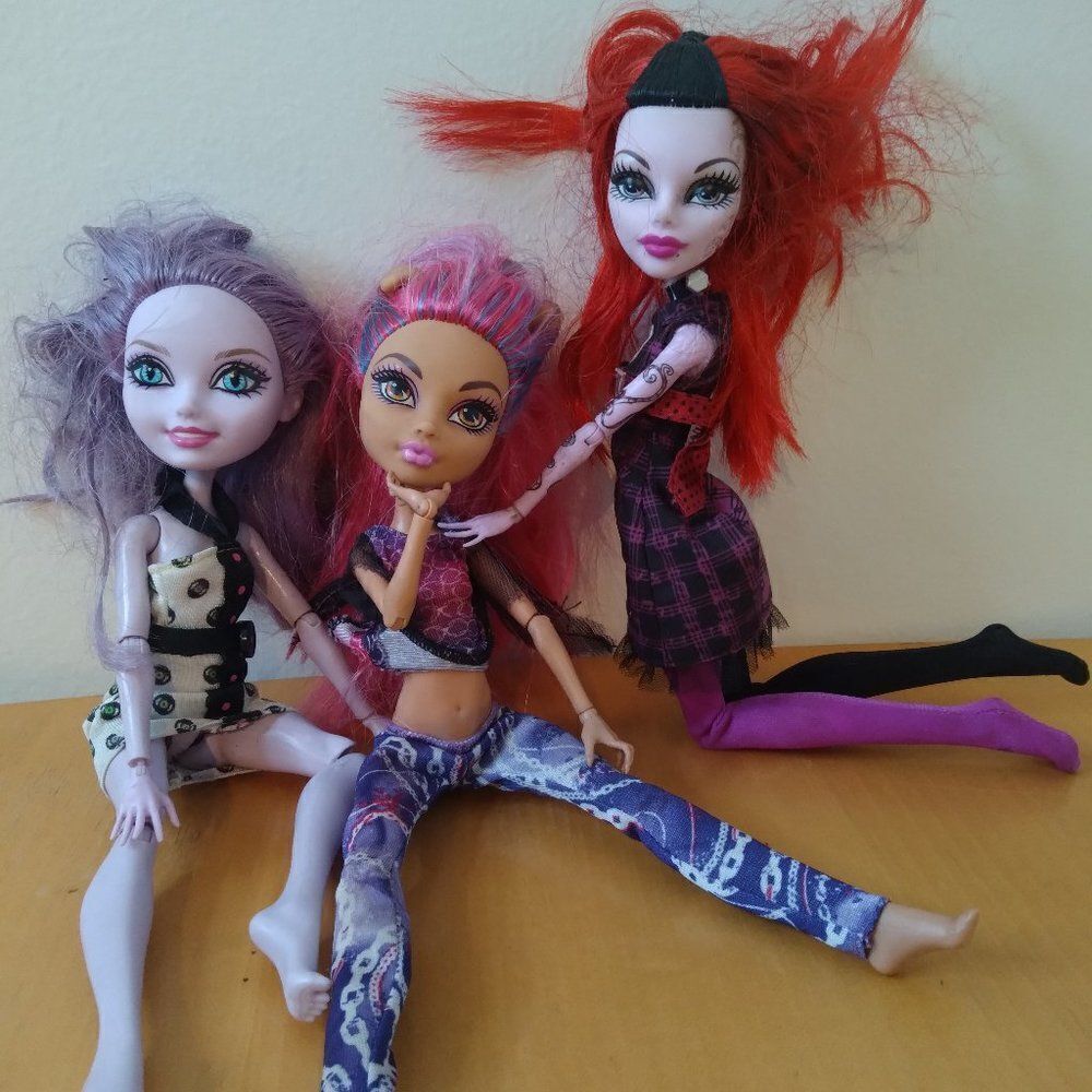 Monster High Dolls Action Figures Operetta Howleen Wolf Kitty Cheshire